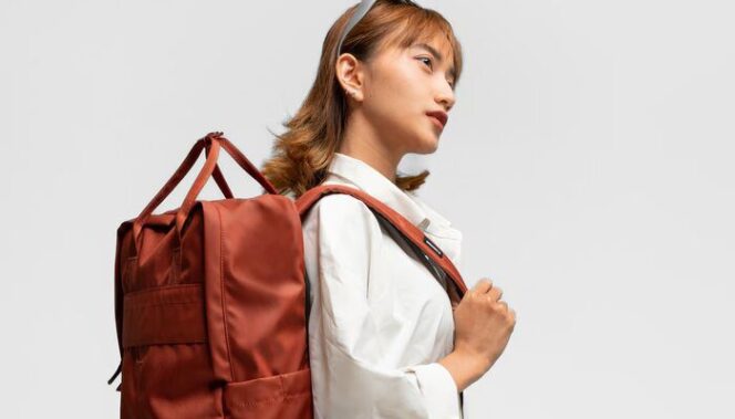 
					7 Pilihan Tas Bodypack yang Cocok Buat Cewe untuk Segala Kebutuhan