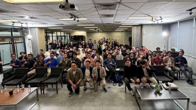 
					Mengulik Cara Bikin Konten AI yang Interaktif di BINUS @Kemanggisan bersama Lenovo, Intel, dan IDN