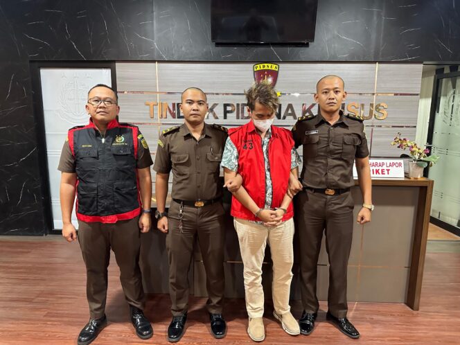 
					Rugikan Negara Rp. 125 Miliar, Kejati Kembali Tahan Tersangka Kredit Fiktif di Jember