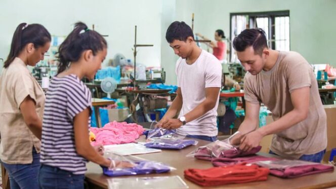 
					Dampak Putusan Mahkamah Konstitusi Indonesia terhadap UU Cipta Kerja bagi Pengusaha