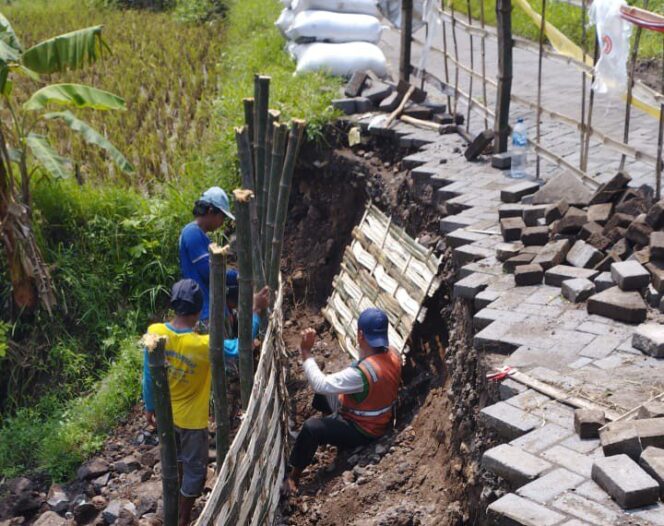 
					Pemulihan Cepat: Dinas Bina Marga Pasuruan Bangun Plengsengan di Dusun Gebang Pasca Banjir